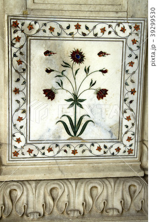 Floral motif on Marble 39299530