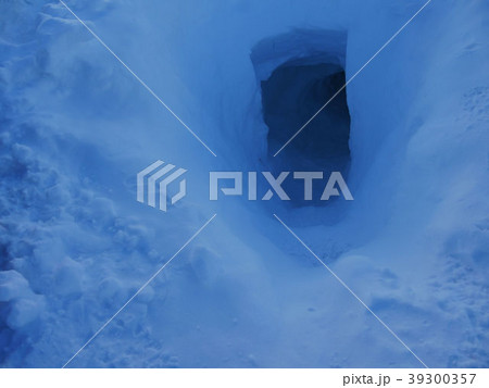 Ice cave 39300357
