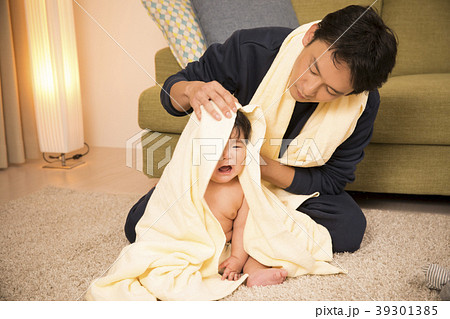 パパと赤ちゃん パパと赤ちゃん 39301385