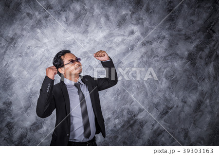 winner business man in suit with arms raised 39303163