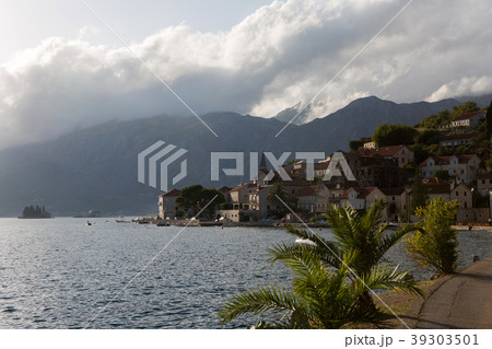 promenade in the town of Perast with old houses 39303501