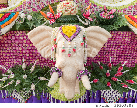 Elephant art is made from sesame seeds Elephant art is made from sesame seeds 39303885