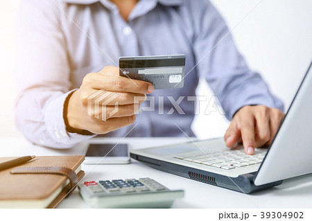 businessman do online shopping with credit card businessman do online shopping with credit card 39304902