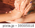 reflexology Hand massage, spa hand treatment 39305018