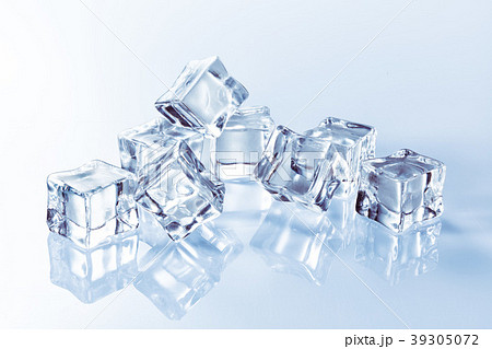 氷素材の写真素材 39305072 Pixta