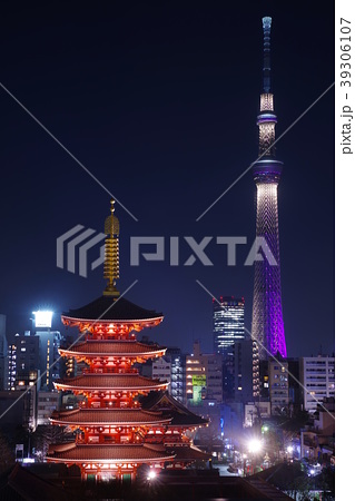 浅草寺の五重塔と東京スカイツリーのライトアップの写真素材