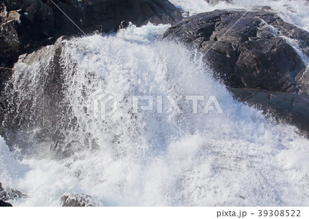 Langfossen waterfall in summer Langfossen waterfall in summer 39308522