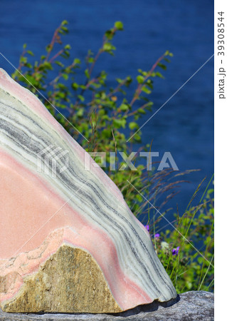 Pink stone thulite Pink stone thulite 39308544