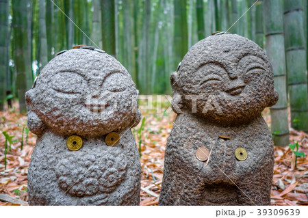 Jizo Statues in Arashiyama, Kyoto, Japan Jizo Statues in Arashiyama, Kyoto, Japan 39309639