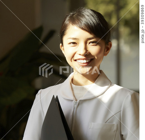 医療 女性 看護師 ポートレート 医療 女性 看護師 ポートレート 39309869