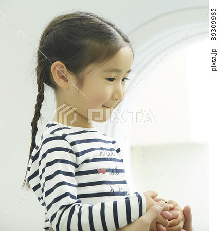 検査を受ける子ども 39309985