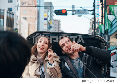 人力車に乗る外国人観光客 39310584