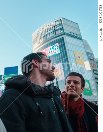 東京を旅行する外国人観光客 39310758