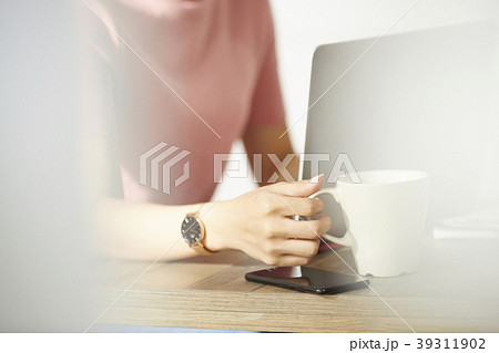 女性 リラックス 女性 リラックス 39311902