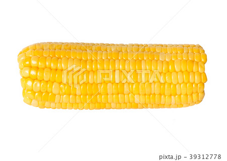 Bright yellow sweet corn closeup 39312778