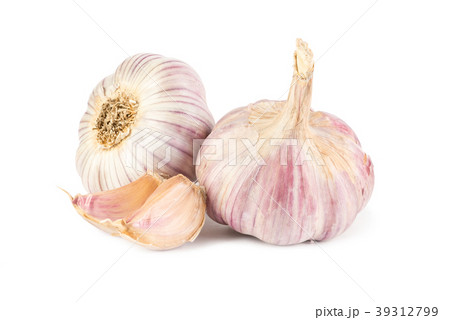 Fresh garlic isolated on white background Fresh garlic isolated on white background 39312799