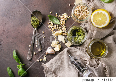 Basil pesto sauce Basil pesto sauce 39313118