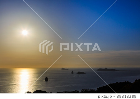 大野町から角力灘の夕陽　大角力　小角力　母子島　ながさきサンセットロード　【長崎県長崎市大野町】 39313289
