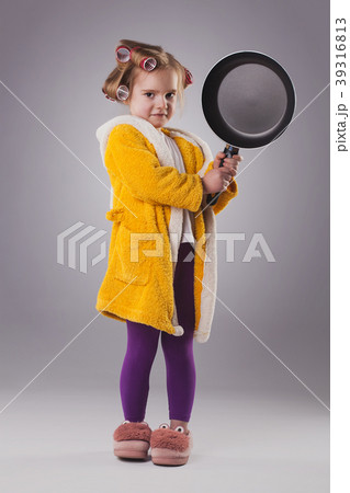 small hostess in a dressing gown with a frying pan small hostess in a dressing gown with a frying pan 39316813