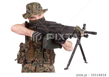 US MARINES with M249 machine gun US MARINES with M249 machine gun 39318838