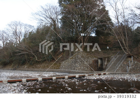 冬の巾着田にて(ドレミファ橋) 冬の巾着田にて(ドレミファ橋) 39319332
