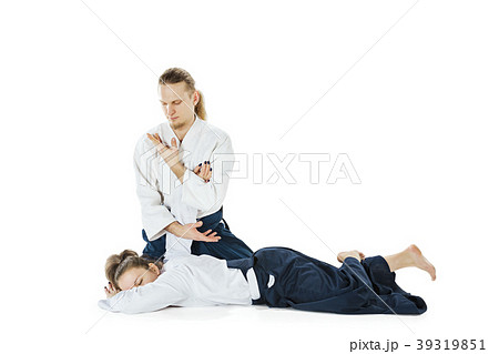 Man and woman fighting at Aikido training in 39319851