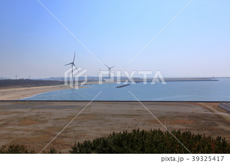 海岸の風車 39325417