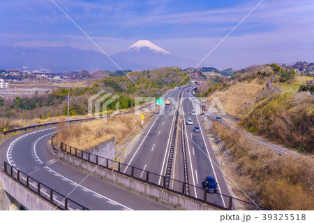 伊豆縦貫道三島塚原インターチェンジからの富士山 伊豆縦貫道三島塚原インターチェンジからの富士山 39325518