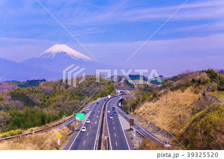 伊豆縦貫道三島塚原インターチェンジからの富士山 伊豆縦貫道三島塚原インターチェンジからの富士山 39325520