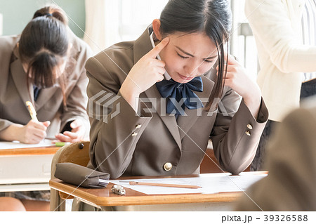 高校生イメージ　テスト風景 39326588