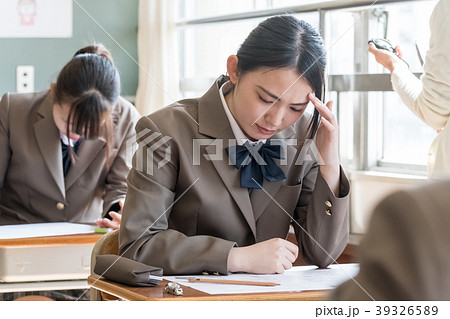 高校生イメージ　テスト風景 39326589