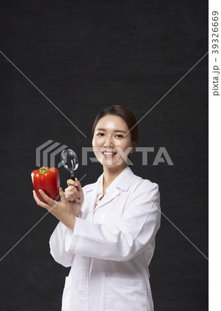 女医 韓国人 診察 39326669