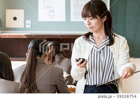 学生イメージ　試験監督 39326754