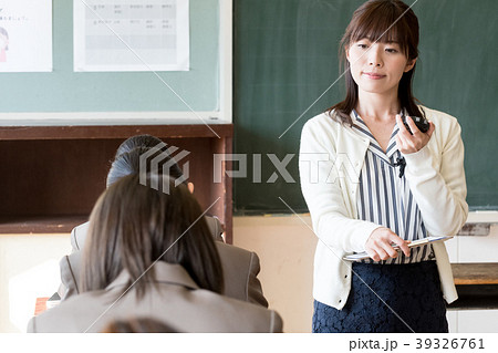 学生イメージ 試験監督 学生イメージ 試験監督 39326761