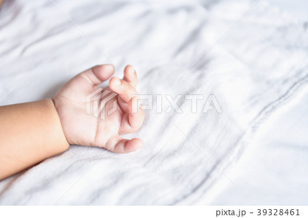 Newborn Concept. Mother and child on a white bed. Mom and baby b 39328461