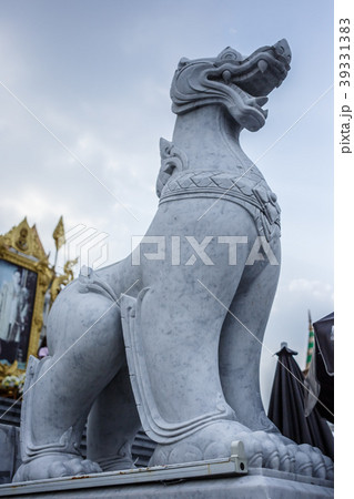 タイ バンコク：黄金寺院 (ワット・トライミット)　ヤワラー（中華街）にある観光名所 39331383