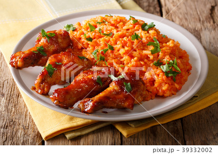 Porcion of African Jollof rice with fried chicken Porcion of African Jollof rice with fried chicken 39332002