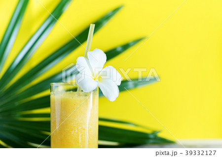 Fresh Color Juice Smoothie Tropical Palm Leaf Fresh Color Juice Smoothie Tropical Palm Leaf 39332127