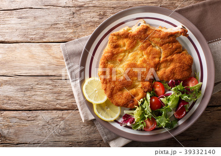 veal Milanese with lemon and fresh salad 39332140