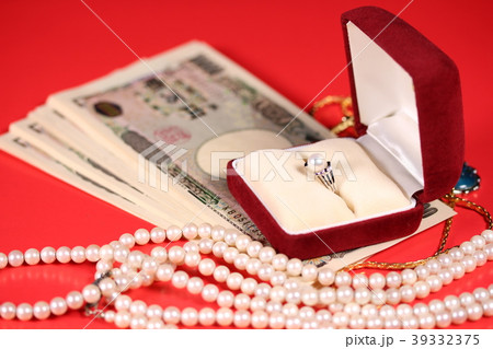 お金と宝飾品 お金と宝飾品 39332375