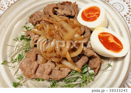 家庭的で素朴な自家製の「豚肉のしょうが焼」 家庭的で素朴な自家製の「豚肉のしょうが焼」 39333245