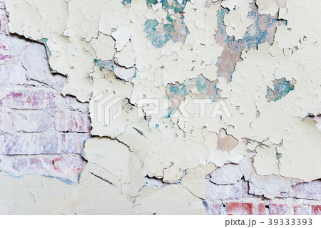 Wall with cracked paint 39333393