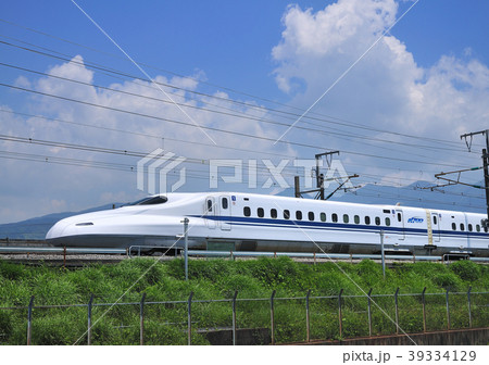 新幹線N700系と夏の雲-15059 39334129