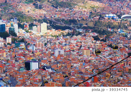 ボリビアの首都、ラパス 39334745