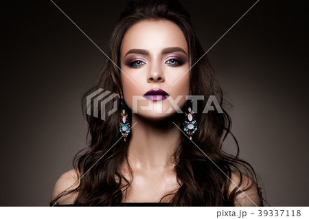 Beautiful young female face Beautiful young female face 39337118