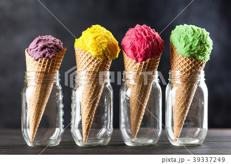 Ice cream cone 39337249