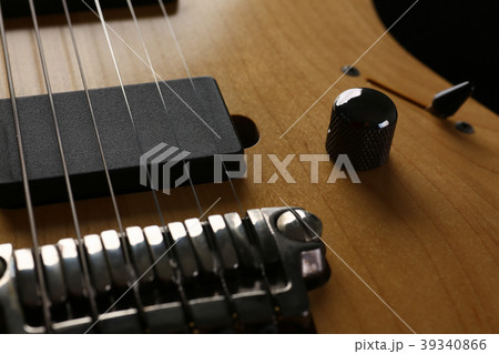 Classic shape wooden electric guitar with rosewood 39340866