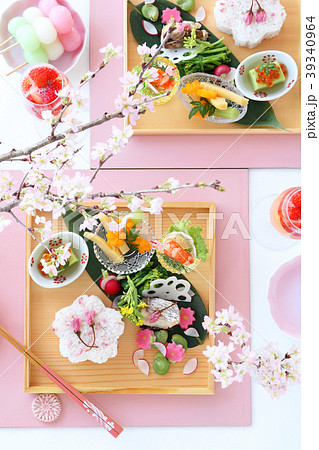 さくらご飯のお花見プレート 39340964