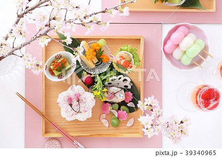 さくらご飯のお花見プレート 39340965