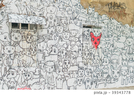 Wall of old vintage house with simple cat and dog Wall of old vintage house with simple cat and dog 39343778